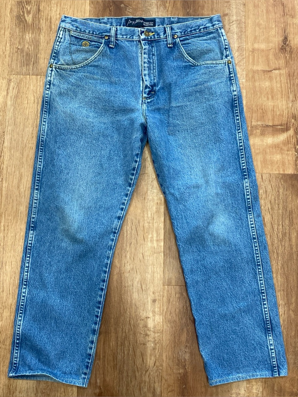 Wrangler Men's Medium Blue Relaxed Straight Jeans